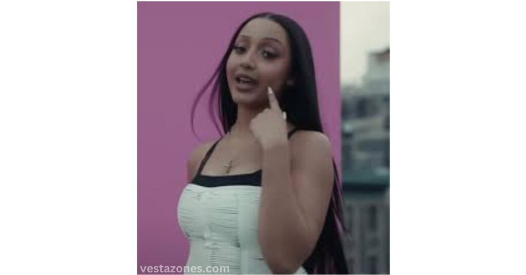 PinkPantheress Age is 23 years old. PinkPantheress, whose real name is Victoria Beverley Walker, was born on April 18, 2001. She hails from Bath,